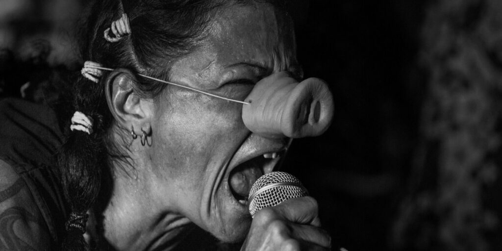 CHANTEUSE